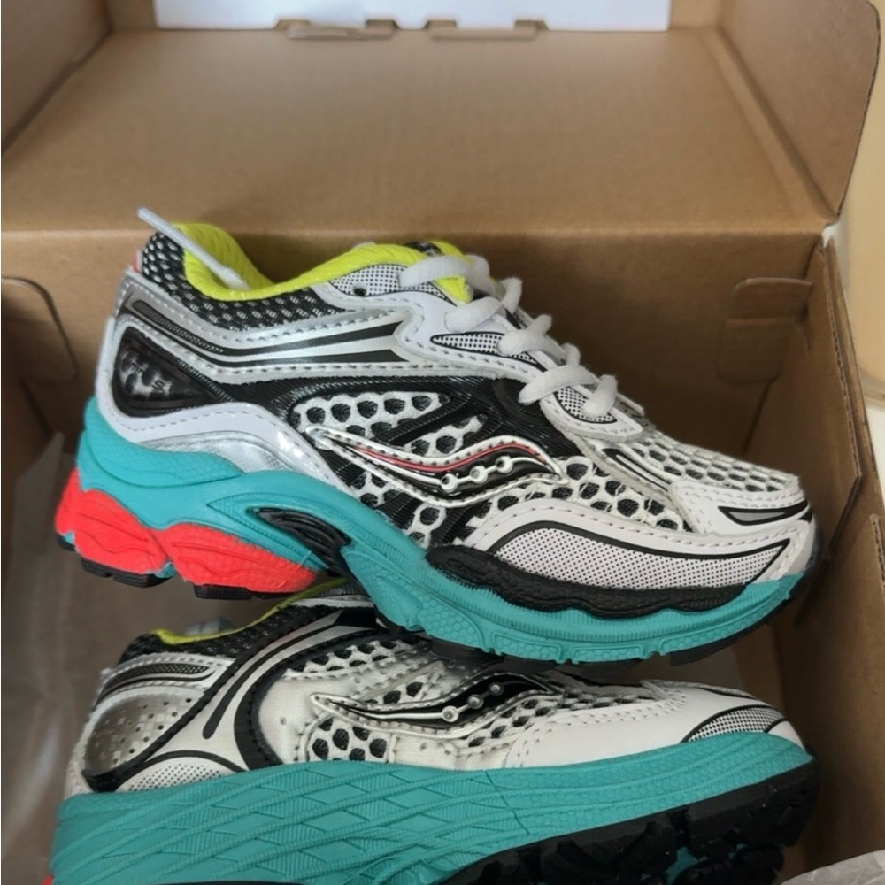 Saucony OMNI 9 Mutant 7C
